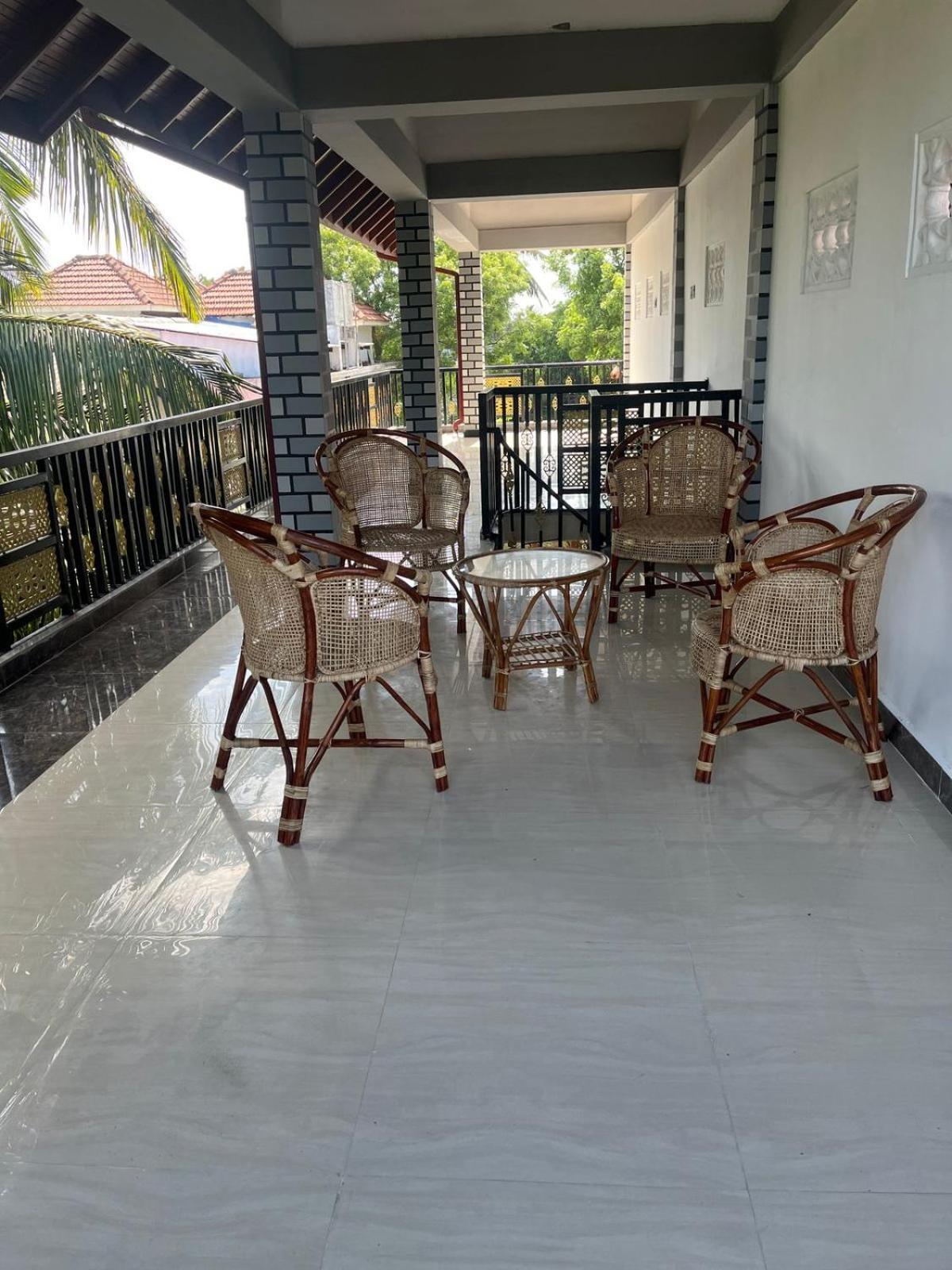 J & J Homestay Jaffna Extérieur photo